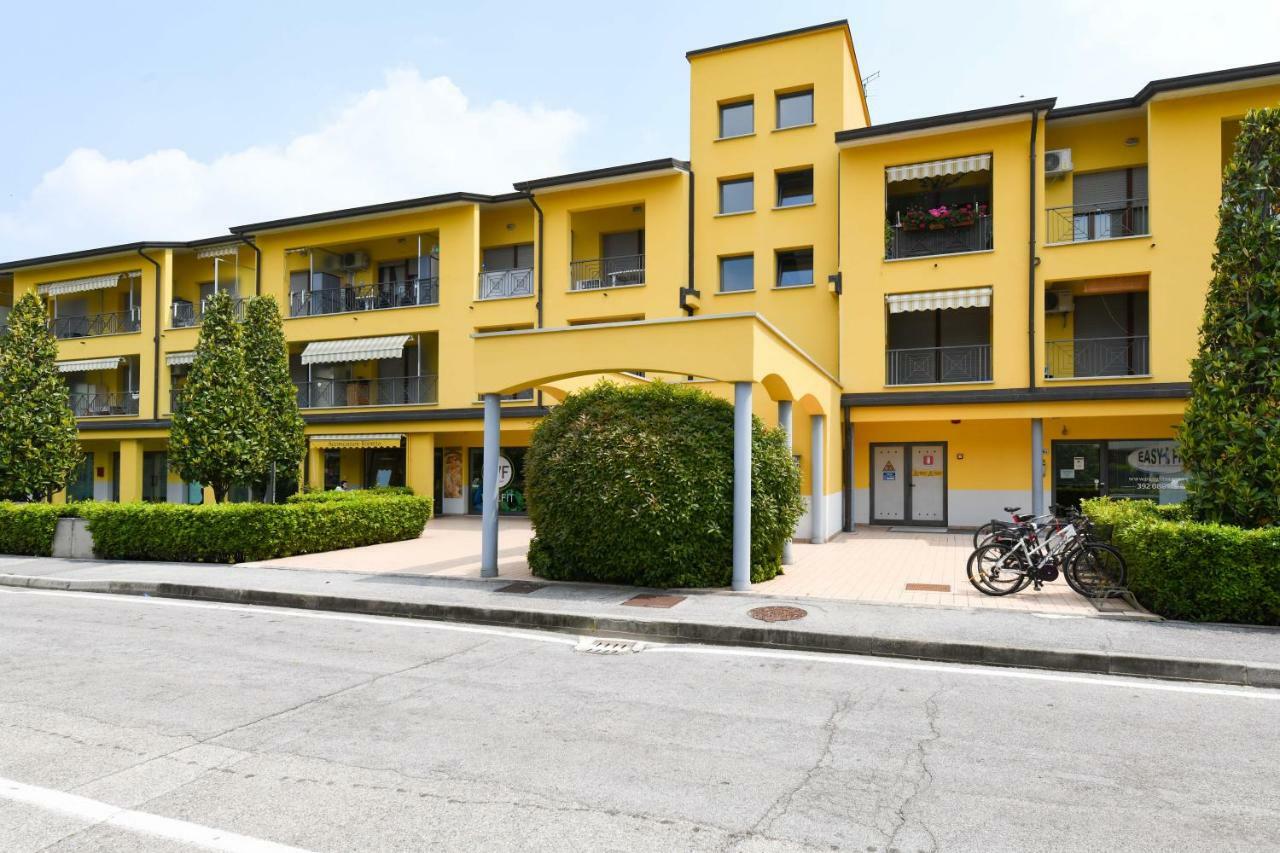 Sarno Apartments Caravaggio Сірміоне Екстер'єр фото